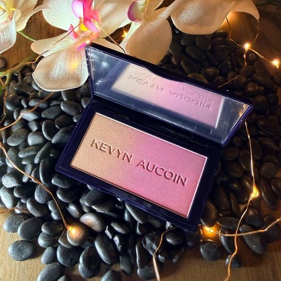 Kevyn Aucoin Other - Kevyn Aucoin The Neo-Blush $40 MSRP ROSE CLIFF Full Size New in Box